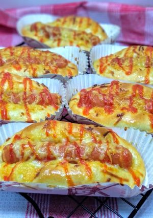Foto resep Cheezy Sausage Boat
