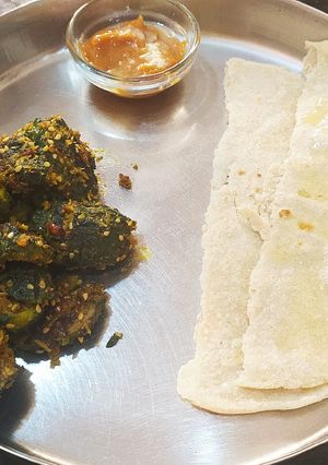 ભરેલા કારેલા-જુવાર રોટલો :::(Bharela Karela recipe in Gujarati) રેસીપી મુખ્ય ફોટો