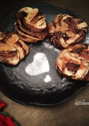 A picture of Choco Cinnamon Rolls without yeast.