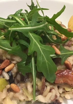 A picture of Risotto with leeks, mushrooms & Parmesan crisps.