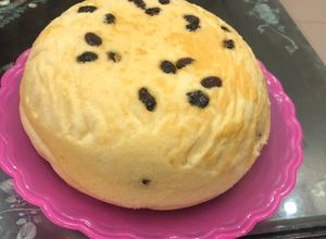 Hình của món Bánh bông lan nho khô không cần lò nướng.