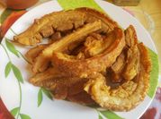 Una foto de chicharrones de panceta de cerdo