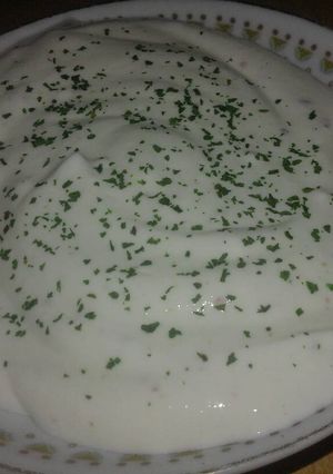 Tejfölös-fokhagymás mártogatós recept fotója