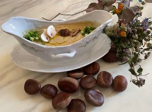 Une photo de 🪵🍁VELOUTÉ 🍄 CHAMPIGNONS 🍄‍🟫CHÂTAIGNES 🌰