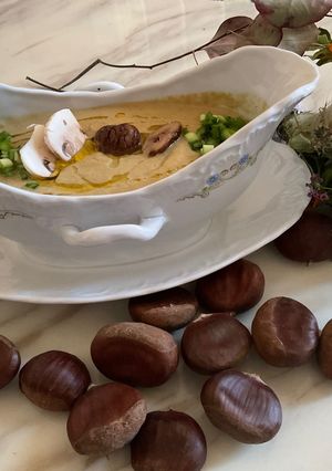Une photo de 🪵🍁VELOUTÉ 🍄 CHAMPIGNONS 🍄‍🟫CHÂTAIGNES 🌰