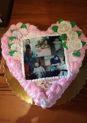 Tejszínes málna torta 🎂 recept fotója