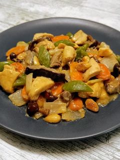 Una foto de Pollo con almendras