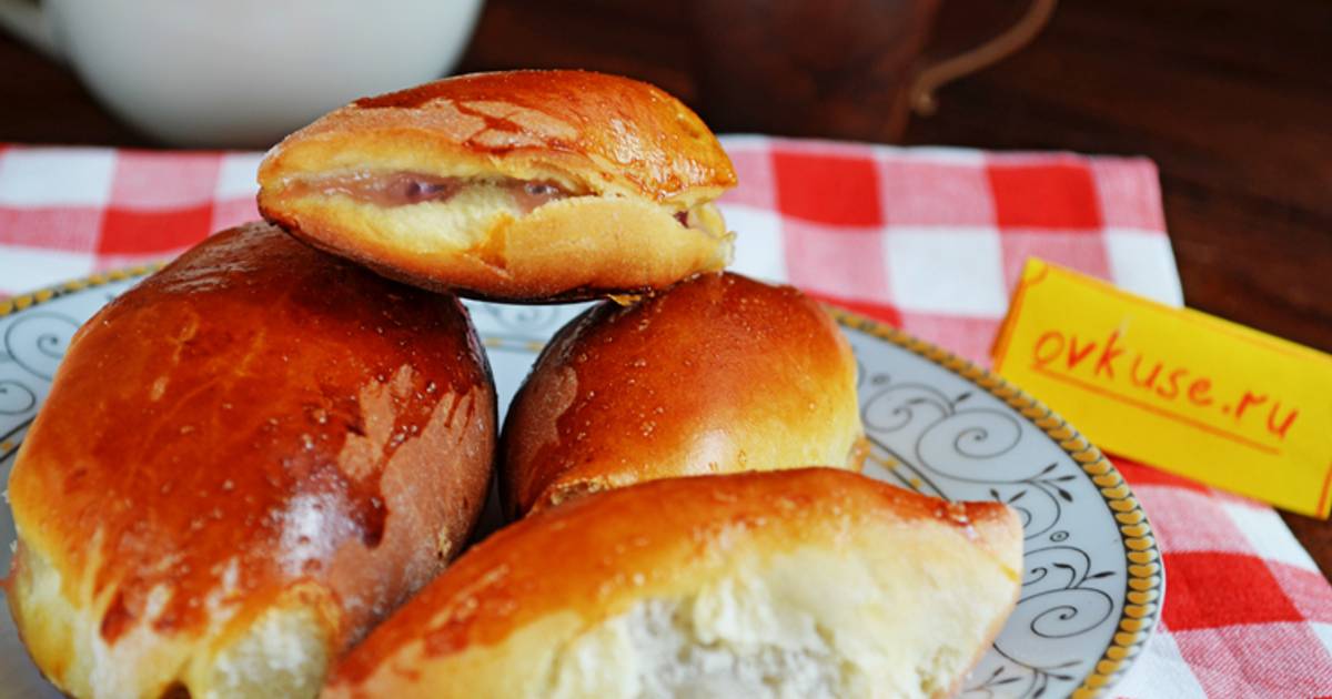 Рецепт пирожков с мясом из дрожжевого теста в духовке - Лайфхакер