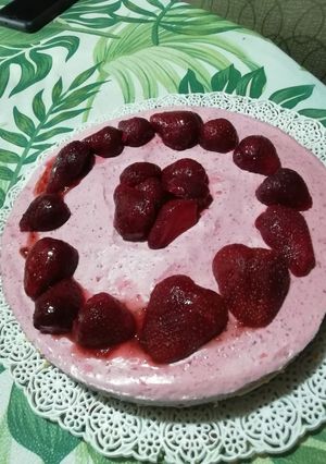 Una foto de Cheesecake de frutilla reducido en calorías 🍓y súper fácil!