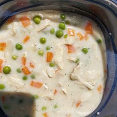 A picture of Creamy chicken and rice soup.