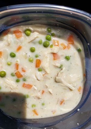 A picture of Creamy chicken and rice soup.