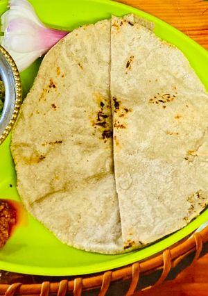 खान्देशी वांग्याच भरीत (Khandeshi Vangyacha Bharit Recipe In Marathi) रेसिपी चे मुख्य फोटो