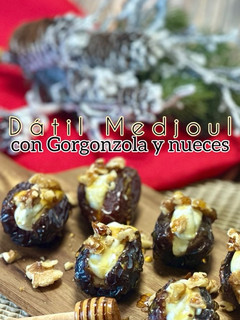 Una foto de Dátil Medjoul con gorgonzola y nueces