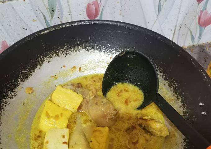 Opor ayam tahu kuning