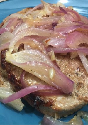 Una foto de Filete de Tuna encebollado