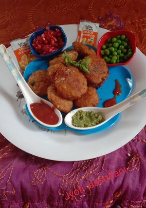 A picture of Crispy and crunchy potato tikki.