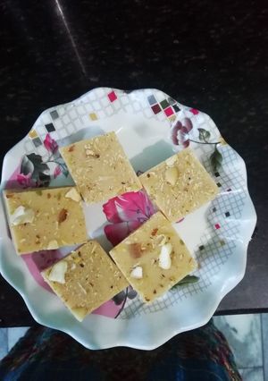 A picture of Besan ki Burfi.