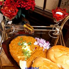 A picture of Mumbai Pav Bhaji Sizzler.