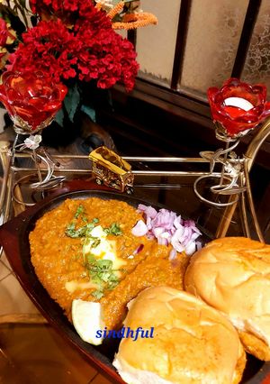 A picture of Mumbai Pav Bhaji Sizzler.