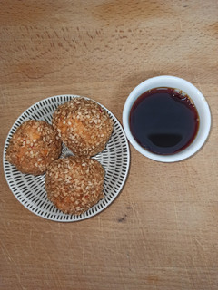 Una foto de Bolitas de arroz integral con sésamo Thermomix