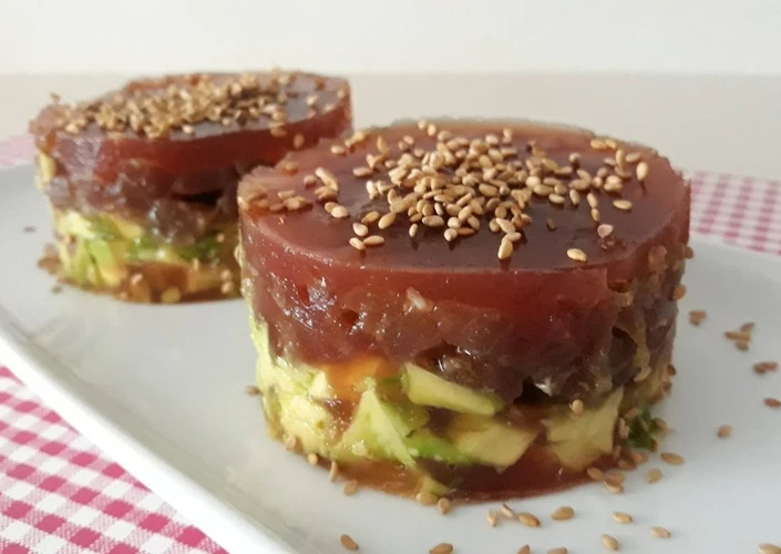 Receta Tartar de atún y aguacate con gelatina de tomate