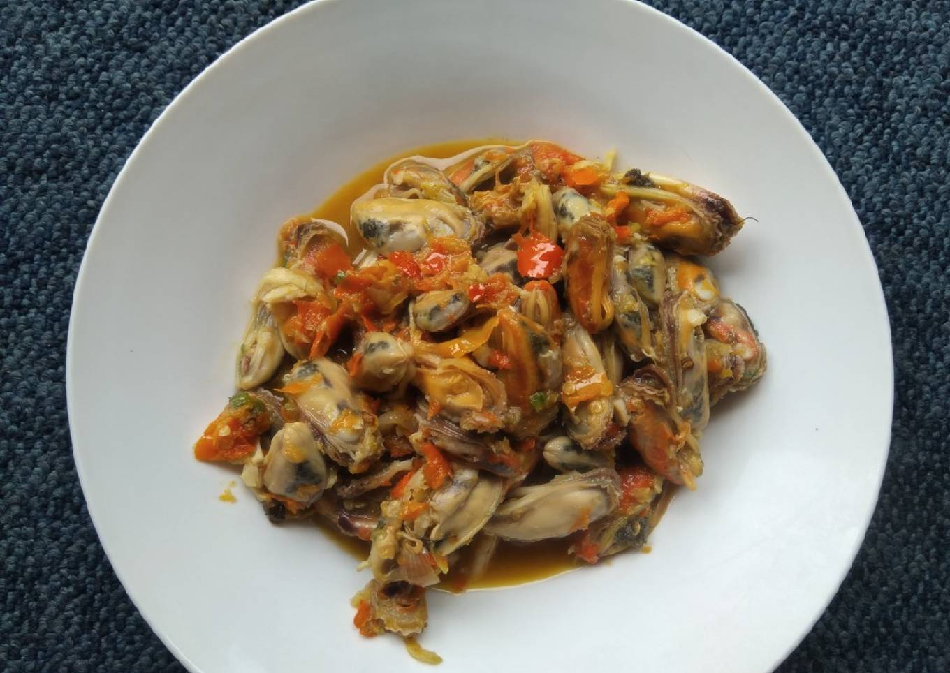 Bagaimana Membuat 24.Kerang Hijau Masak Rica Pedas, Lezat