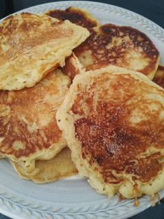 Una foto de Tortitas de manzana y yogurt