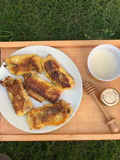 A picture of French toast.