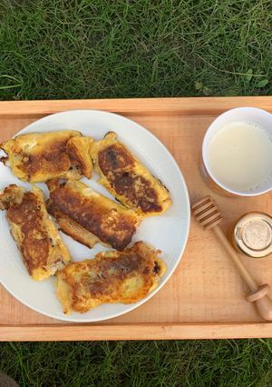 A picture of French toast.