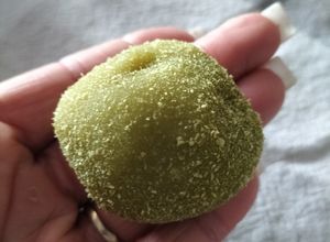 Une photo de Mochi au thé matcha