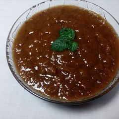 A picture of Tamarind and apricot sauce.