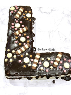 Foto resep Black Forest Monogram Cake with Chocolate Ganache