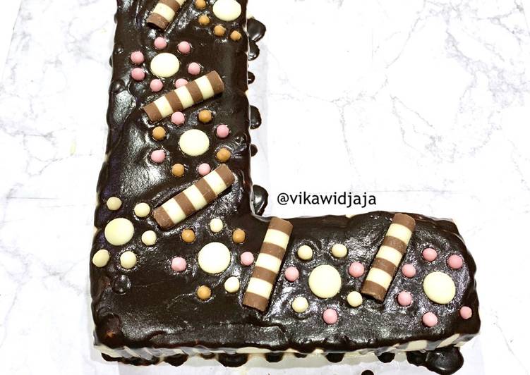 Resep Black Forest Monogram Cake with Chocolate Ganache yang Bisa Manjain Lidah