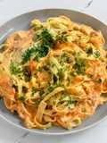 Pappardelle con salsa rosa de tomate y crema