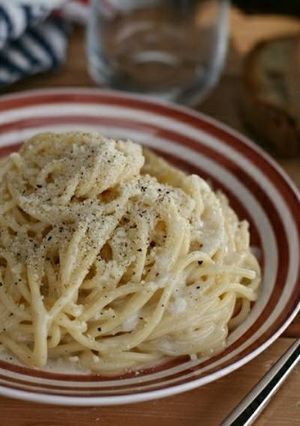 Una foto de CACIO E PEPE(queso y pimienta)