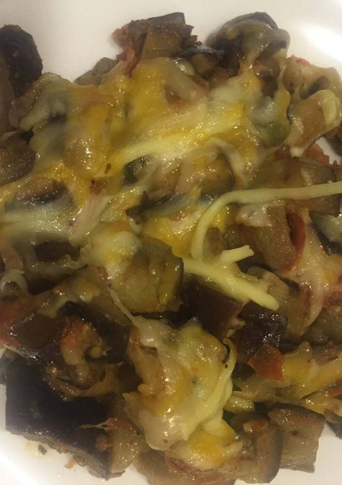 Una foto de Berenjenas sofritas con tomate y queso