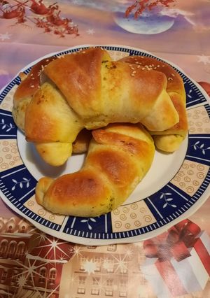 Medvehagymás-sajtkrémes kifli recept fotója