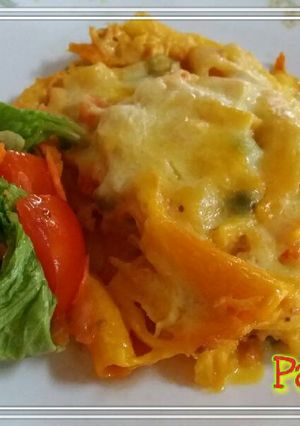 Una foto de Macarrones con vegetales y pollo