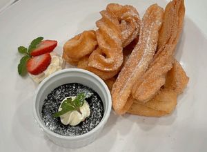 Hình của món Bánh Churros.
