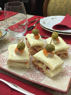 Una foto de Canapés de atún y pimiento