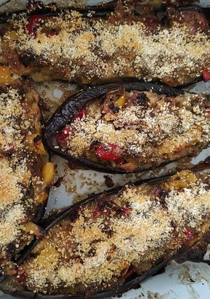 Une photo de Aubergines farcies aux poivrons