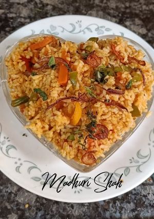 व्हेजिटेबल पुलियोगरे (Vegetable Puliogare Recipe In Marathi) रेसिपी चे मुख्य फोटो 