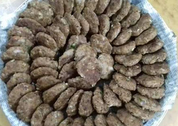 Recipe of Quick Kacche Qeemay k Kabab (Refer A Friend Contest)