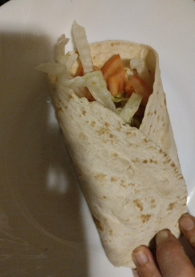 Una foto de Wrap de pavo y queso fácil y rápido