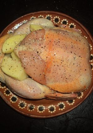 Una foto de Pollo al horno de leña con papas y manzanas criolla, estilo ranchero con pulque las Correa
