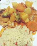 Pollo en salsa con vegetales