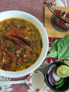 A picture of Dhaba Style Lasooni Dal Palak.