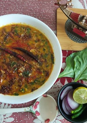A picture of Dhaba Style Lasooni Dal Palak.