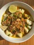 Lontong kikil (cingur)