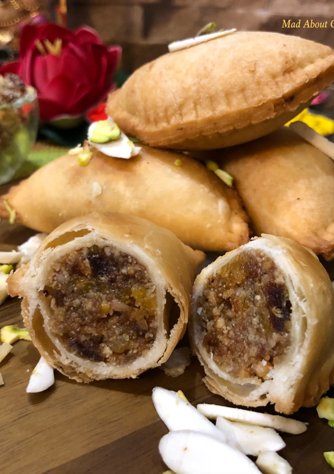A picture of Gujiya – Holi Special Sweet.